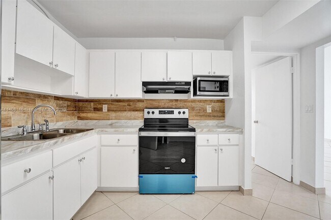 Building Photo - 7118 Bonita Dr