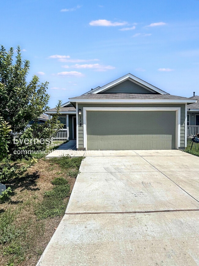 Building Photo - 118 Elizondo Way