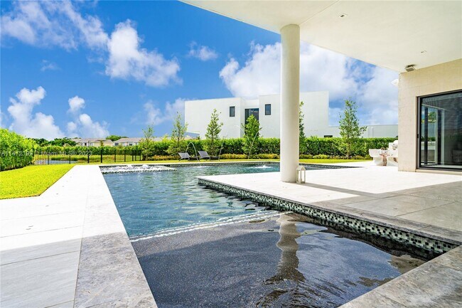 Building Photo - 16779 Botaniko Dr N