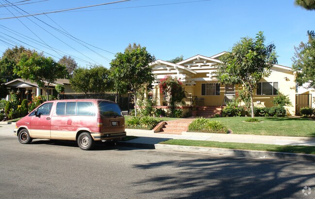 Building Photo - 901 E Acacia Ave