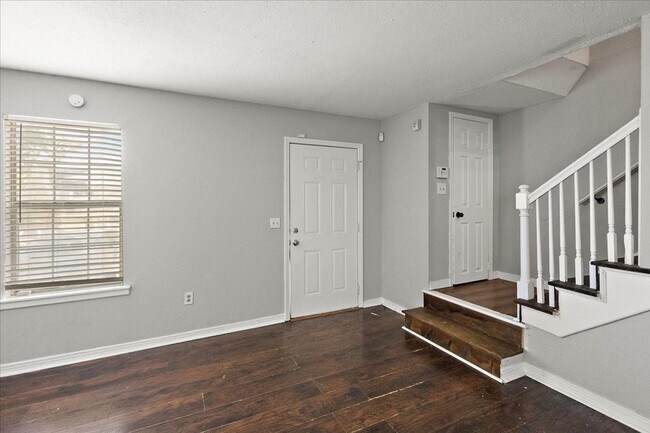 Foto del edificio - Adorable 3 bed 2 bath Townhome