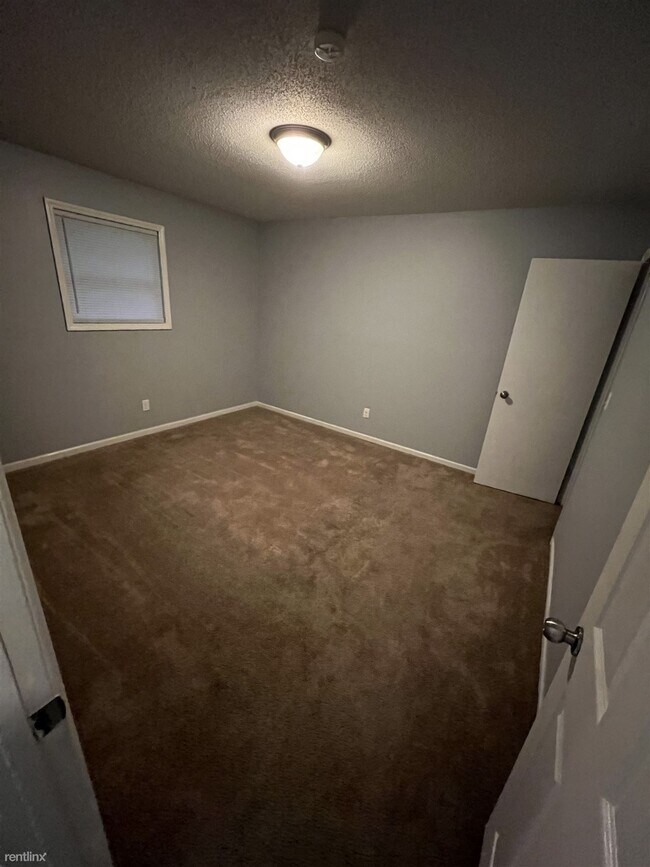 Foto del edificio - 2 br, 1 bath 4plex - 2406 Markwood Lane So...