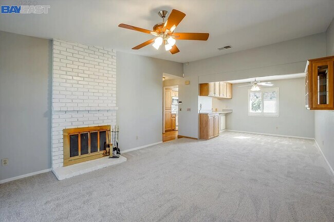 Building Photo - 2055 Sierra Rd