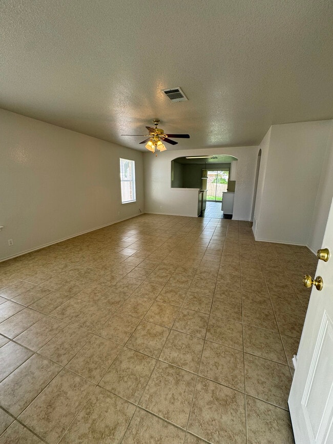 Building Photo - 1404 Carriage Hills Trl