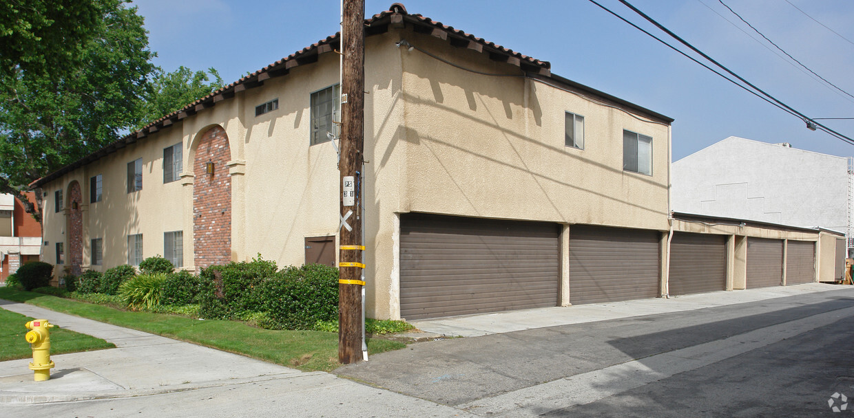 Building Photo - 24308 Walnut St