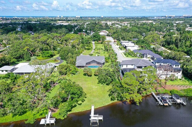 Foto del edificio - 4935 Riverwood Ave