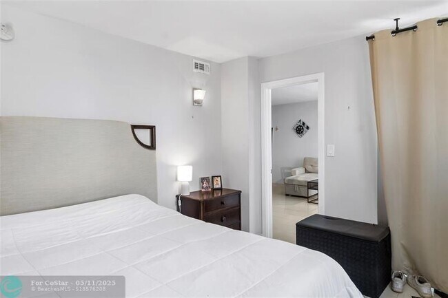 Foto del edificio - 2200 NE 33rd Ave
