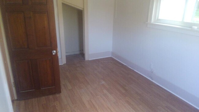 Foto del edificio - 6606 Ridge Rd