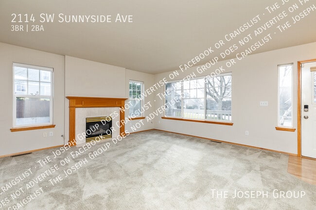 Building Photo - 2114 SW Sunnyside Ave