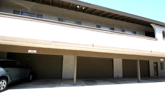 Building Photo - 1718 Big Dalton Ave