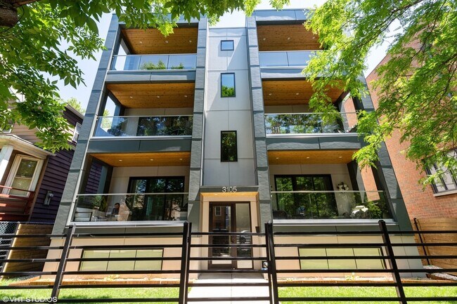 Building Photo - 3105 N Damen Ave