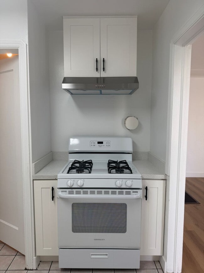 Building Photo - 32 Sanford Ave