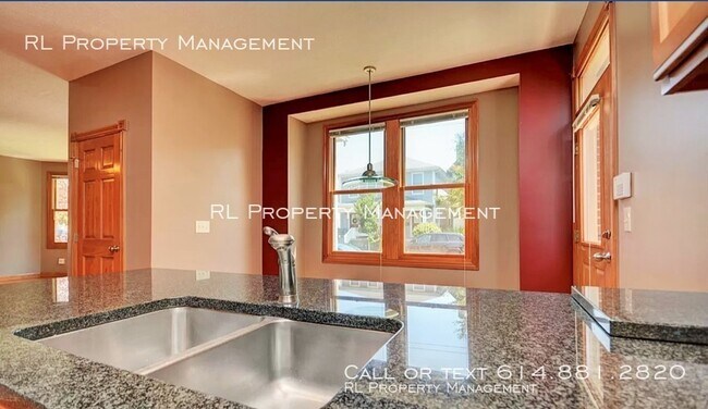 Building Photo - 961 Delaware Ave