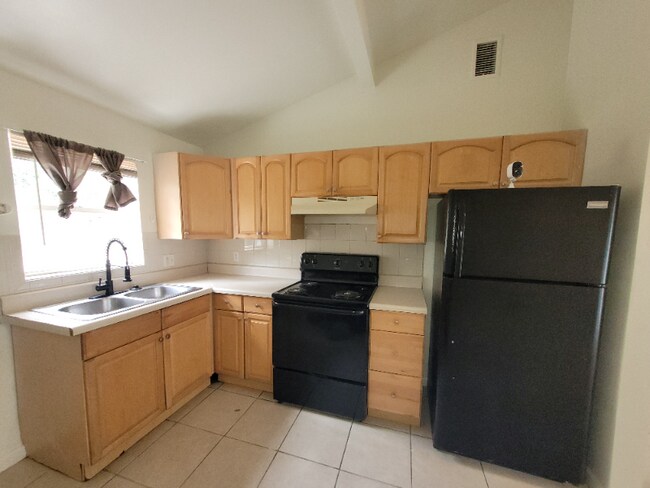 Foto del edificio - 1748 Wipperman Ave NE