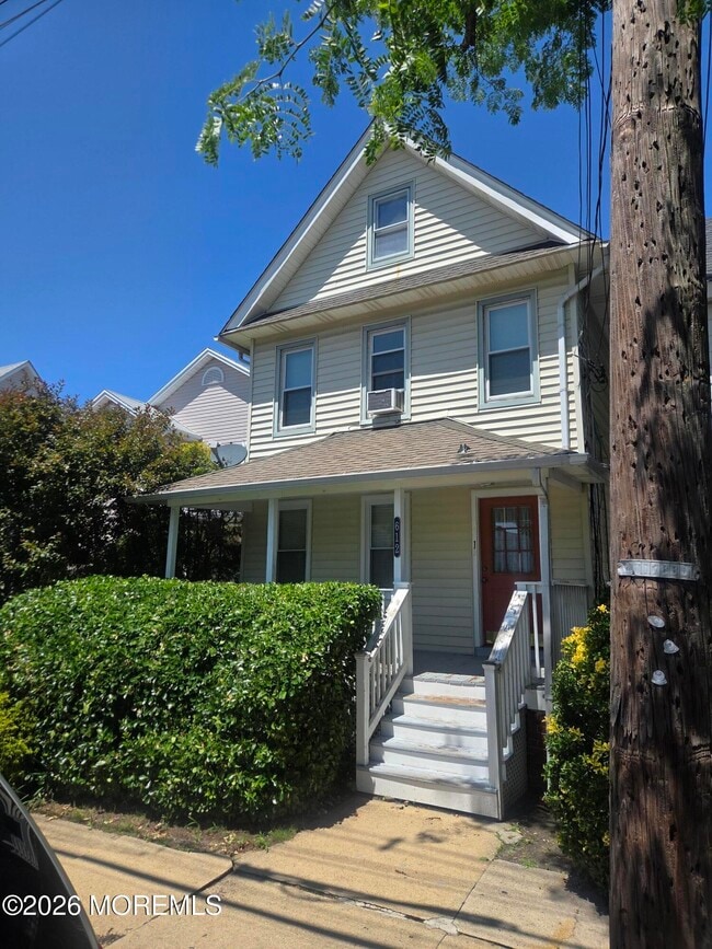 Building Photo - 612 Lareine Ave