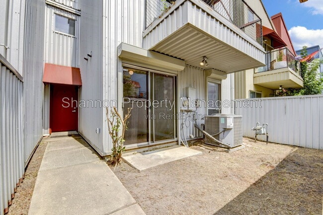 Building Photo - 1211 Arthur St
