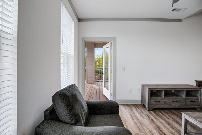 Foto del edificio - 811 Creekside Terrace Way
