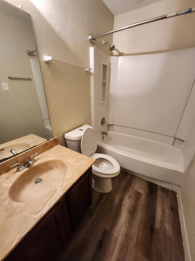 Foto del edificio - 10045 Emerald Creek Dr