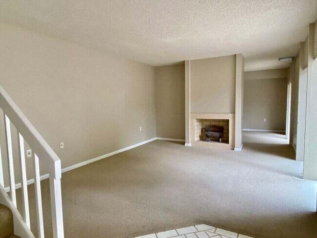 Building Photo - 1301 13th Ln