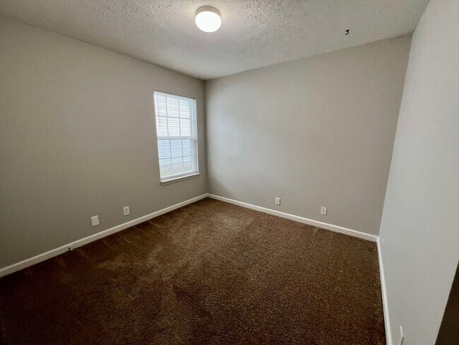 Building Photo - 3x2 West Murfreesboro*One Level*Deck*Ready...