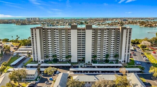 Building Photo - 7050 Sunset Dr S