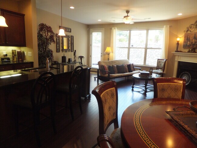 Foto del edificio - 419 Waterbrook Dr