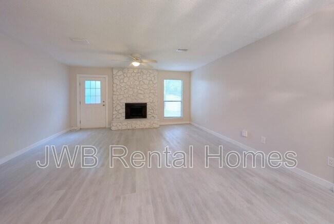 Building Photo - 278 Poinsettia St