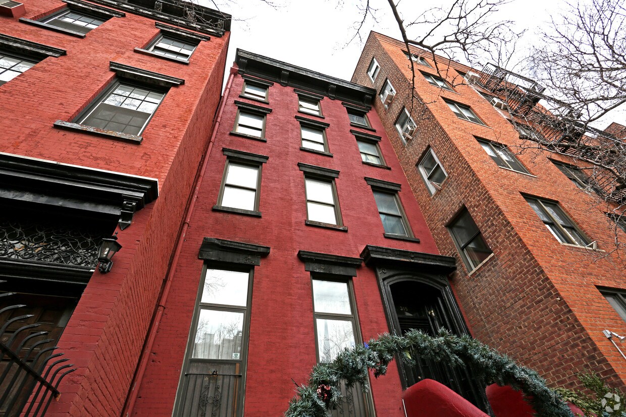 Building Photo - 315 W 18th St