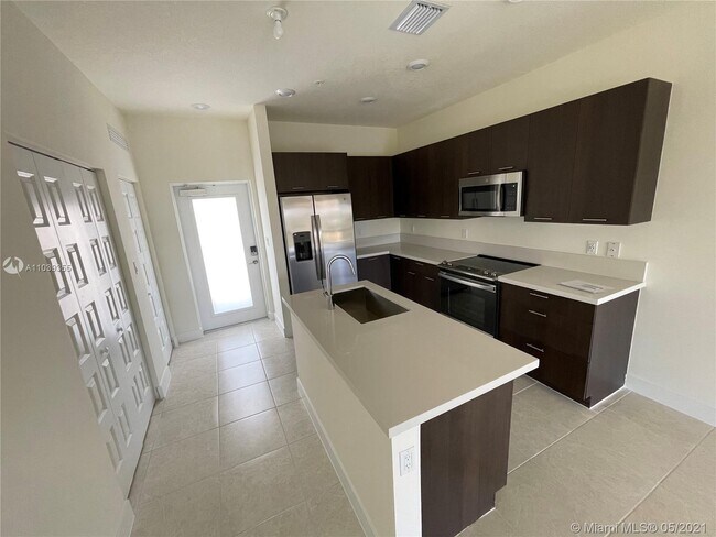 Foto del edificio - 8363 NW 41st St