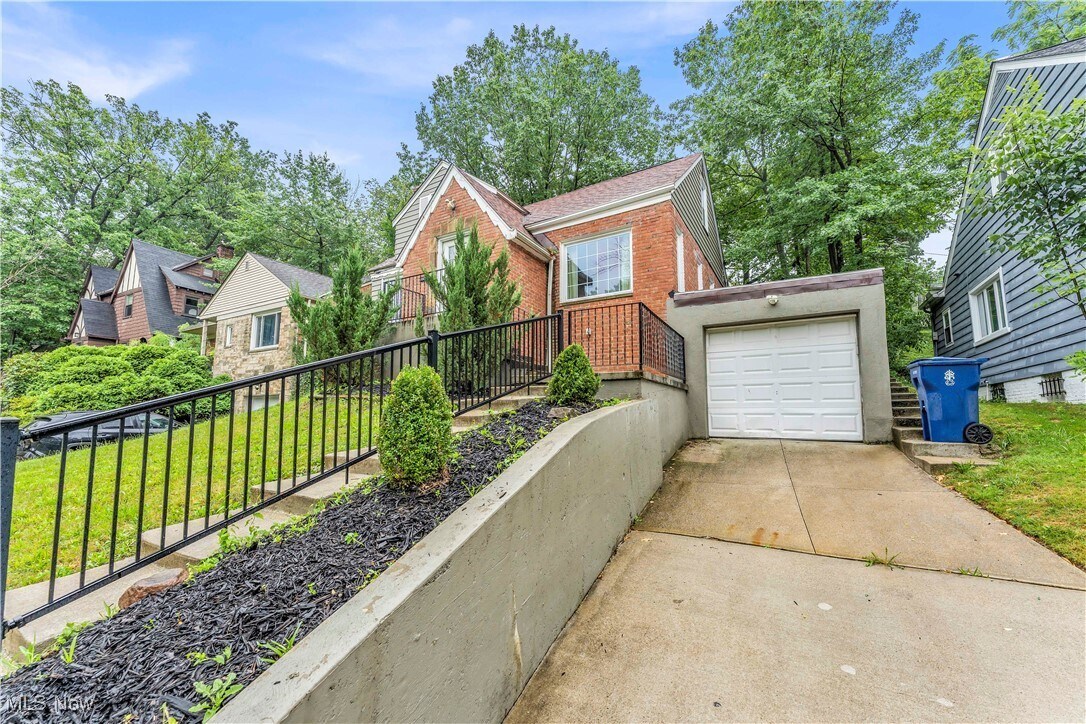 3528 Meadowbrook Blvd Cleveland Heights, OH 44118 – photo 3