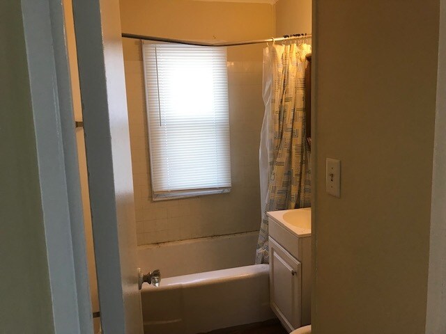 Foto del edificio - 1403 Laurel Dr
