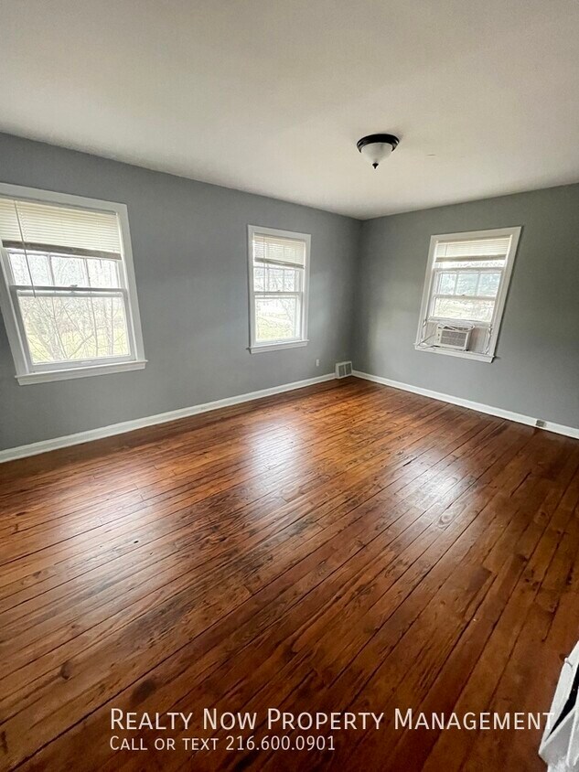 Primary Photo - 3313 Sutton Rd