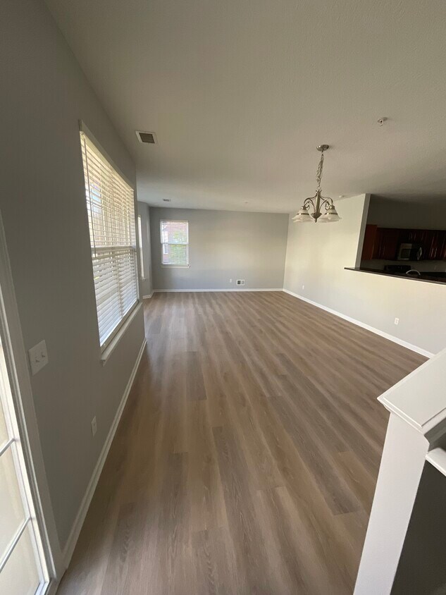 Foto principal - 28862 Cullen Dr