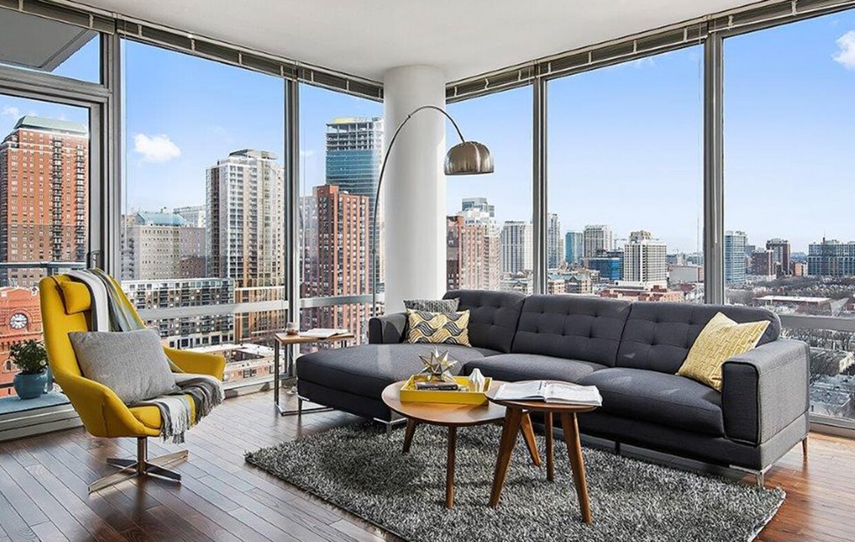 Foto principal - 739 S Clark St