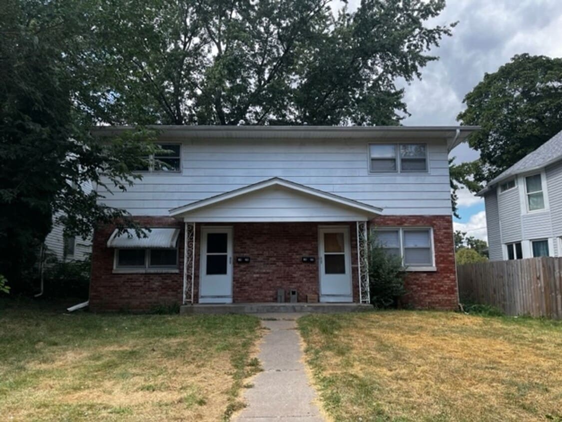 16201622 Esplanade Ave Unit 1620, Davenport, IA 52803 Room for Rent