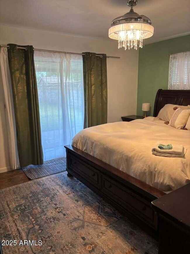 Foto del edificio - 4105 E Lewis Ave