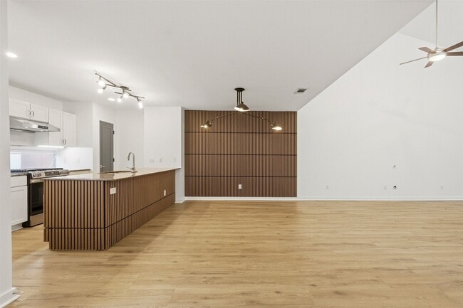 Foto del edificio - 6121 Gehring St