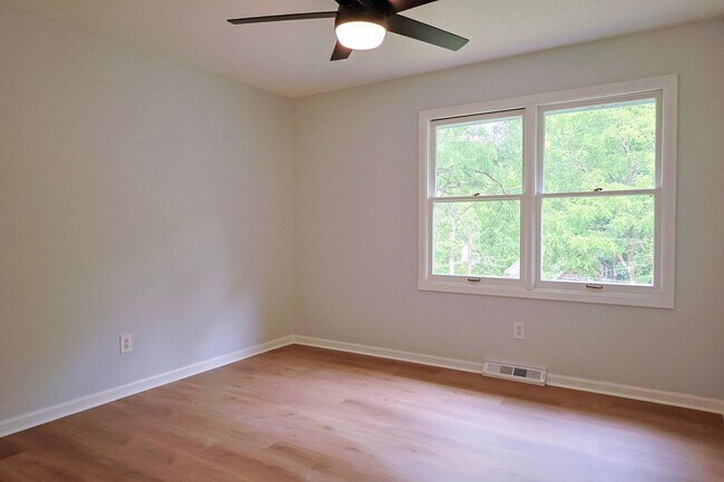 Building Photo - nice renovated 4 Bed 3 Bath