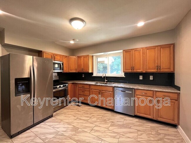 Building Photo - 3934 Kensington Dr