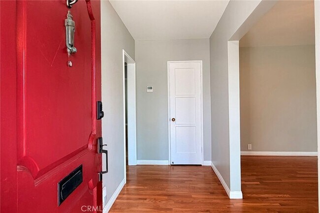 Foto del edificio - 1505 N Rosewood Ave