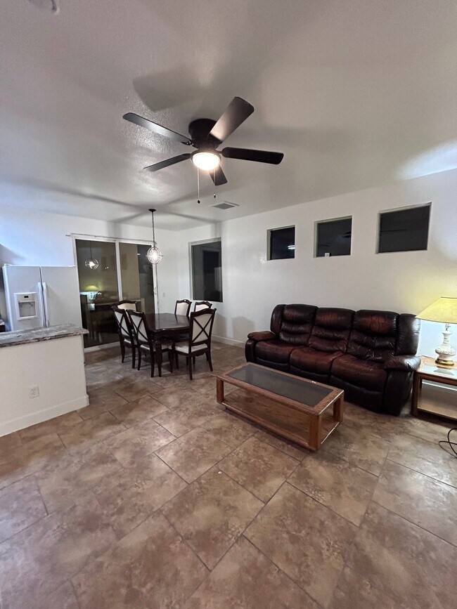 Foto del edificio - 5117 S 15th Pl