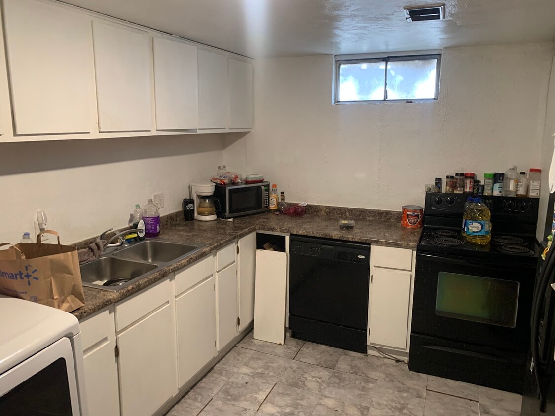 Building Photo - 1522 Hall Ave