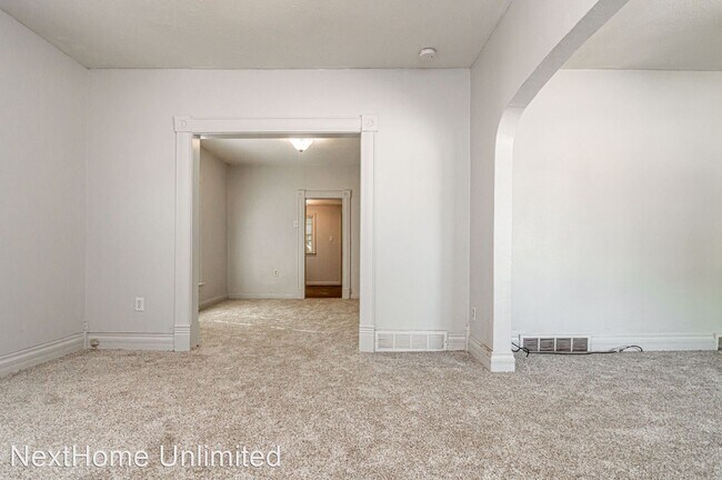 Foto del edificio - 3 br, 1 bath House - 823 W. 11th