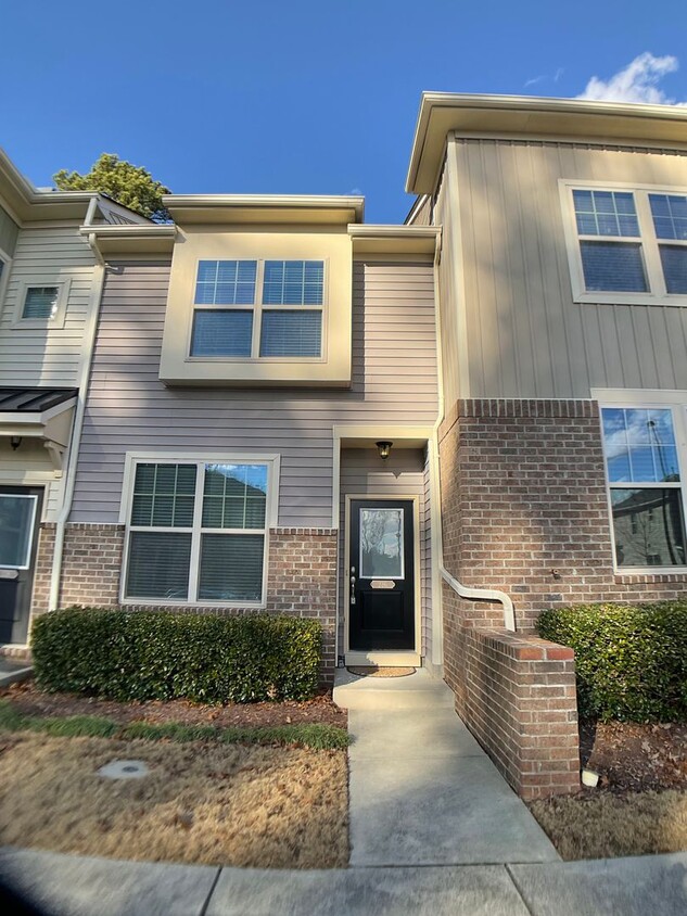 Primary Photo - 2 bed, 2.5 bath in popular Thompson Ridge ...