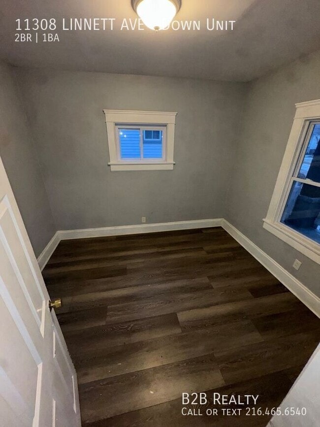 Foto del edificio - 11308 LINNETT AVE-Down Unit