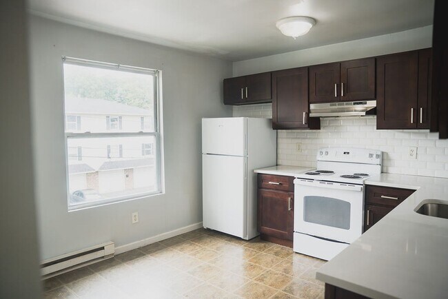 Foto del edificio - $100 OFF SPECIAL - Austin Street Homes - Comfort & Convenience Combined – 2BR Townhomes Now Leasing