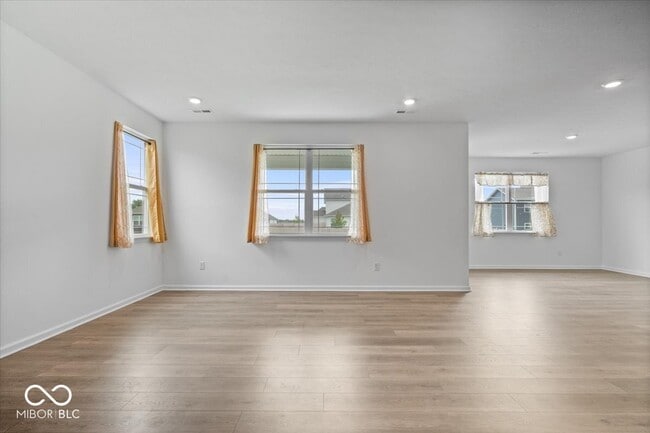 Building Photo - 2285 Pne Vly Dr