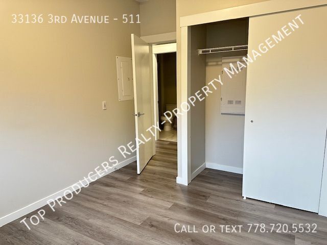 Building Photo - South Facing 2 Bed Apartment