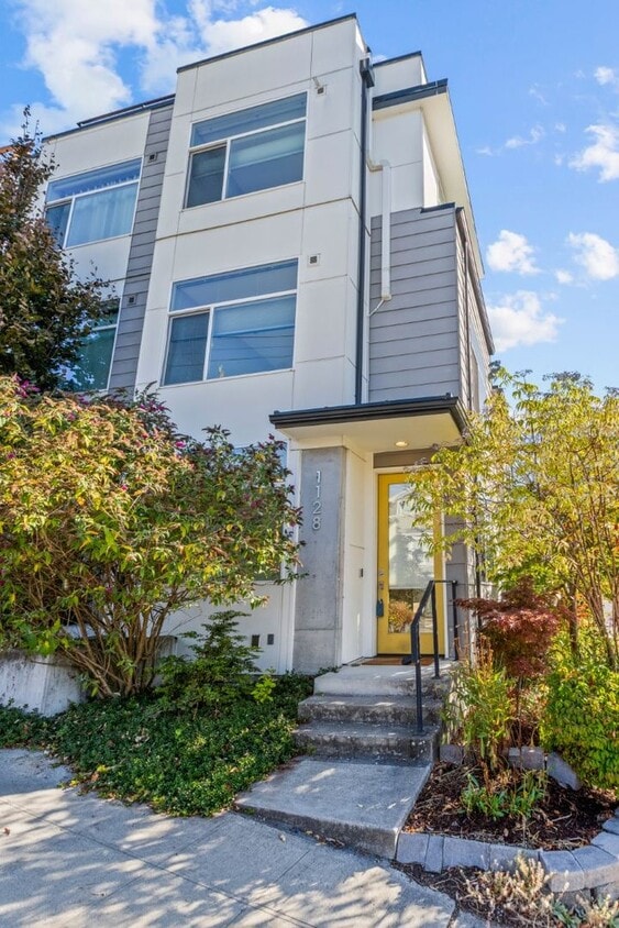Primary Photo - 2Bd/1.75Ba Seattle Townhouse