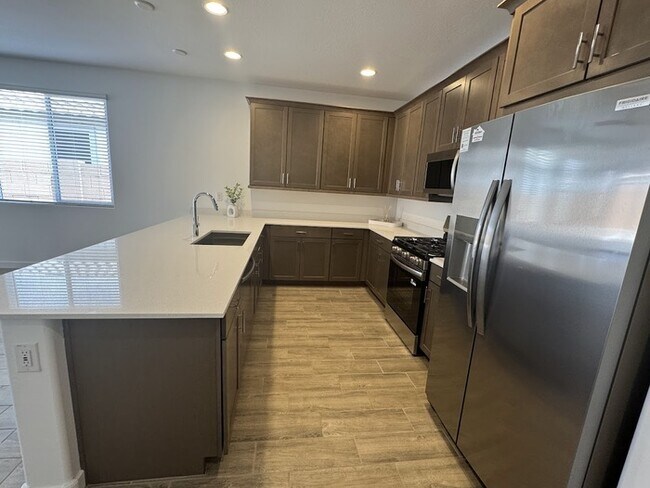 Foto del edificio - East Mesa New 4-bedroom